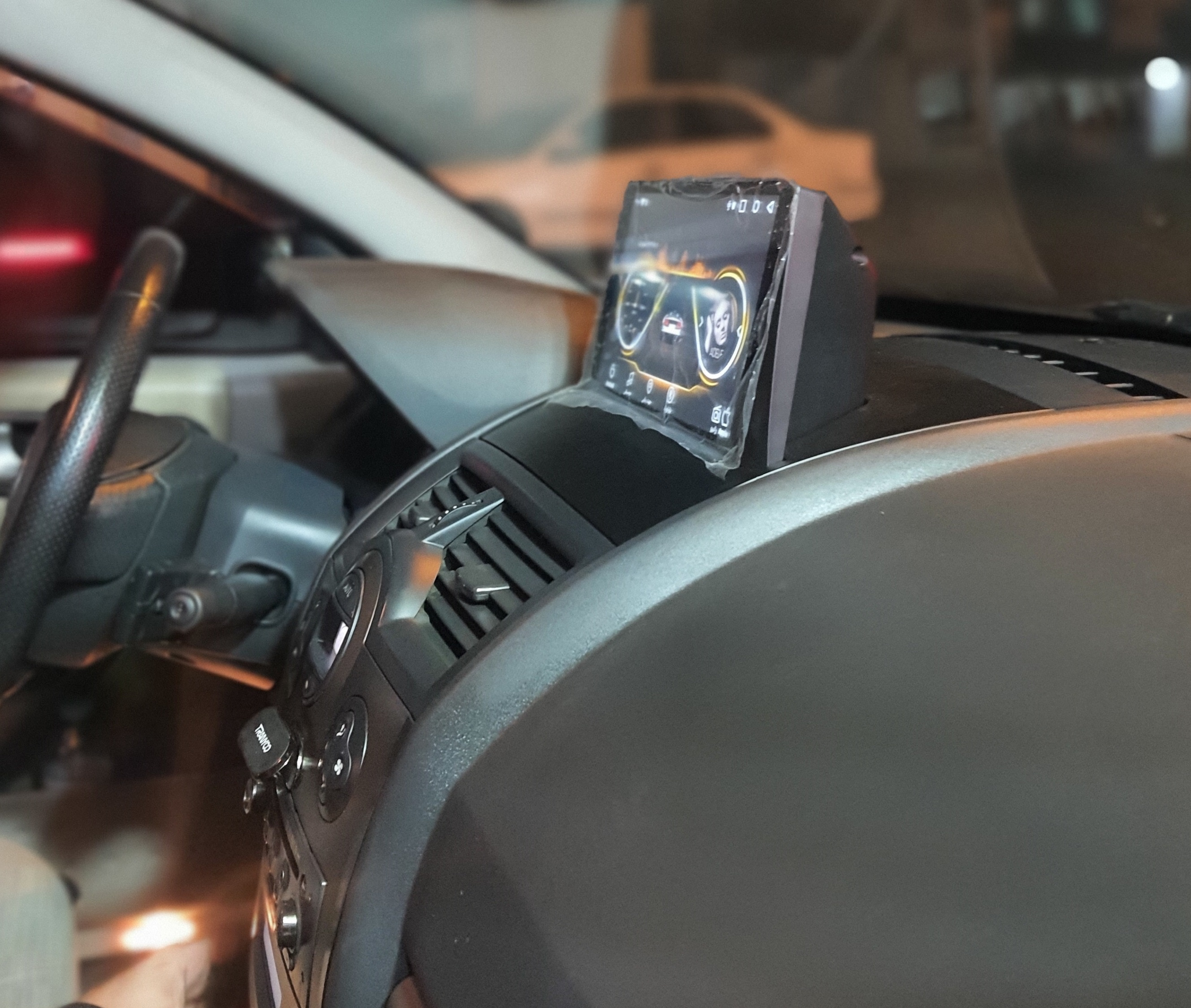 ضبط مانیتور خودرو مگان  اندروید 13 با کنباس سوکت فابریکی